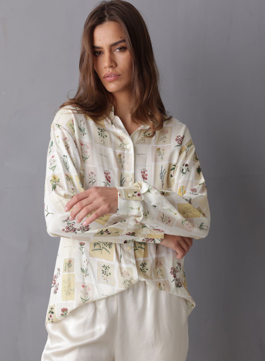 Kitty shirt with hand illustration flowers print