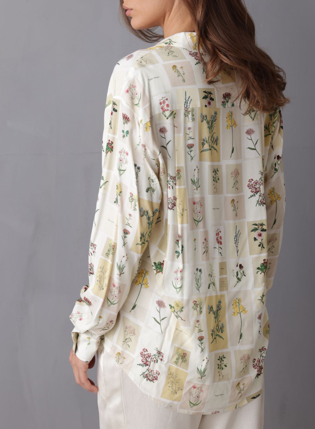 Kitty shirt with hand illustration flowers print